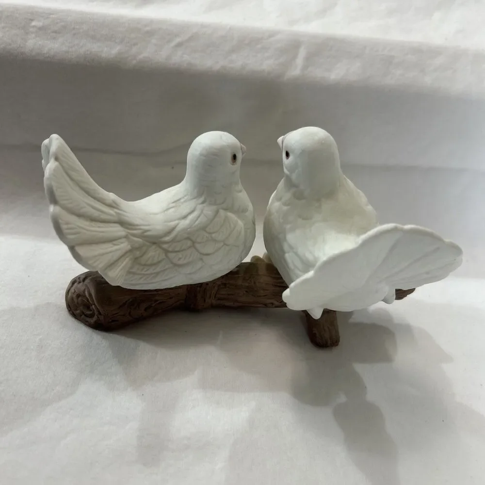 Homco Love Doves Figurine #1453 Courtship White Porcelain VTG Home Interior Bird